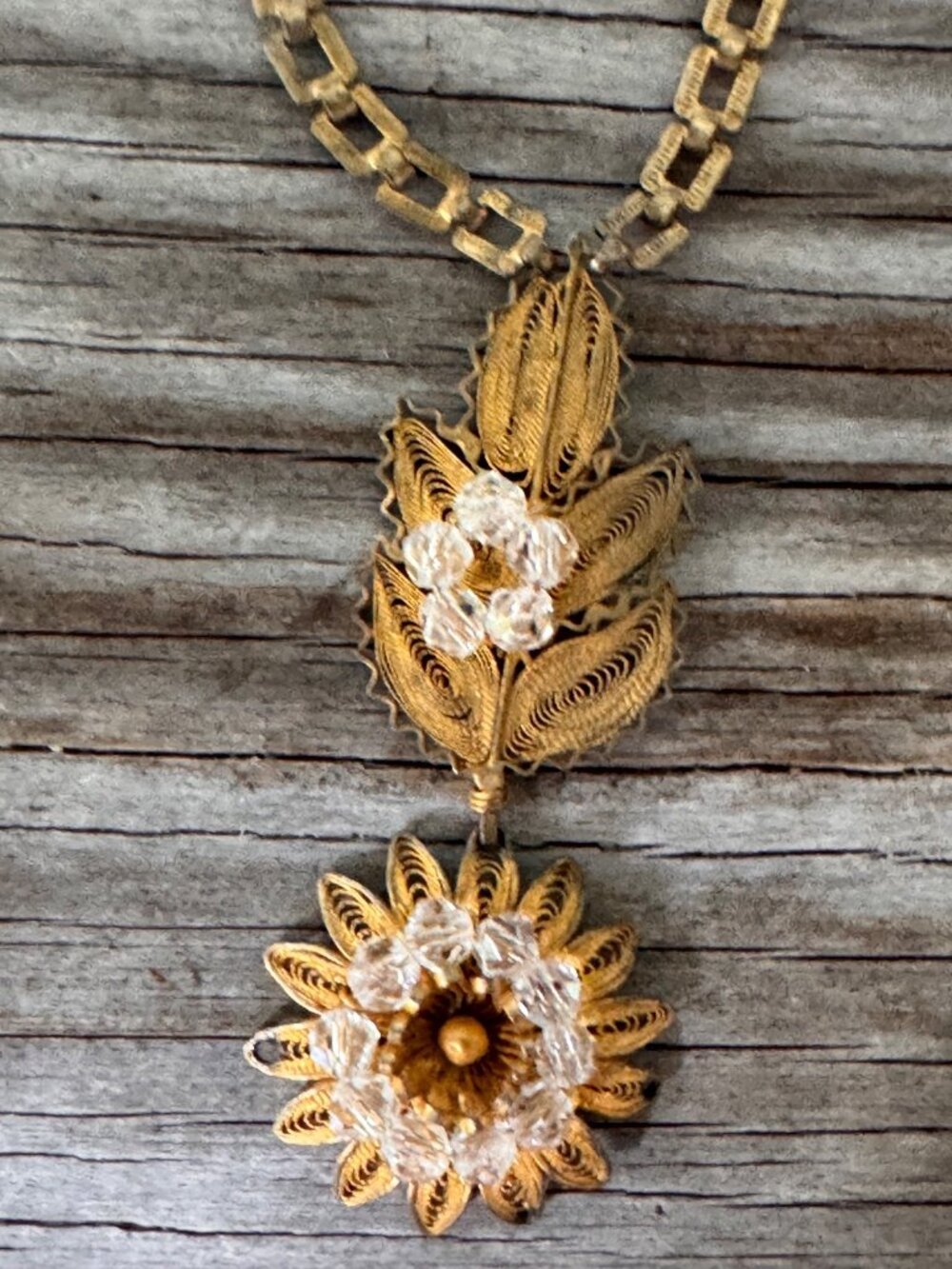 Vintage Gold Tone Filigree Flower Necklace Clear Crystal Floral Drop 18” - Picture 3 of 6